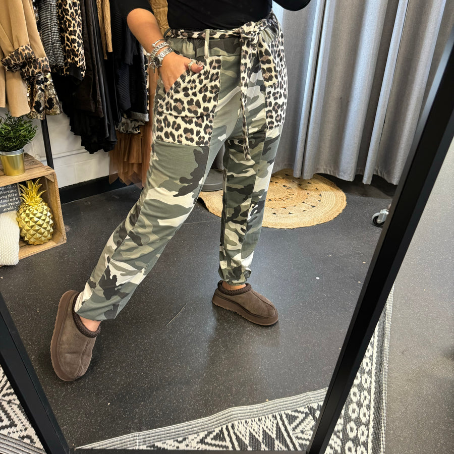 The mix print joggers